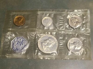 3- 1962 Silver Franklin 1/2 Dollars and Silver Washington Quarters 3 Mint sets - Picture 1 of 1