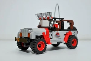 Model of Jurassic Park Jeep JP18 Model Built compatible with Real LEGO® Bricks - Picture 1 of 3