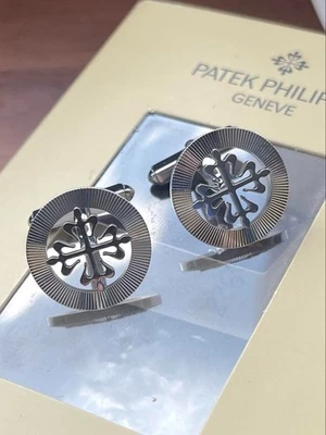 Auténticos gemelos cruzados Patek Philippe Calatrava plateados 19 mm de diámetro Foto 1 de 4