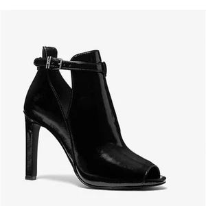 Michael Kors Lawson schwarze Lackleder-Booties mit Schnalle // Absätze Größe 9 - Bild 1 von 13