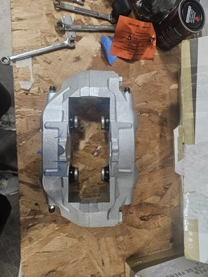 Pinza de freno de disco para pasajero trasero ACDelco 18FR818 1965-1982 Chevrolet Corvette ^ Foto 1 de 3