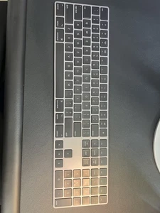 Apple Magic Keyboard Ziffernblock (A1843) QWERTY UK/GB Layout SCHWARZ GRAU - Bild 1 von 7