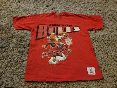 Vintage 90s Chicago Bulls Jack Davis Red T-Shirt Size Medium Nutmeg Basketball  - Image 1 of 4