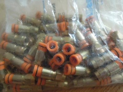 Conector Snap-N-Seal Thomas & Betts SNS1P59 para cable coaxial serie 59, paquete de 50 Foto 1 de 4