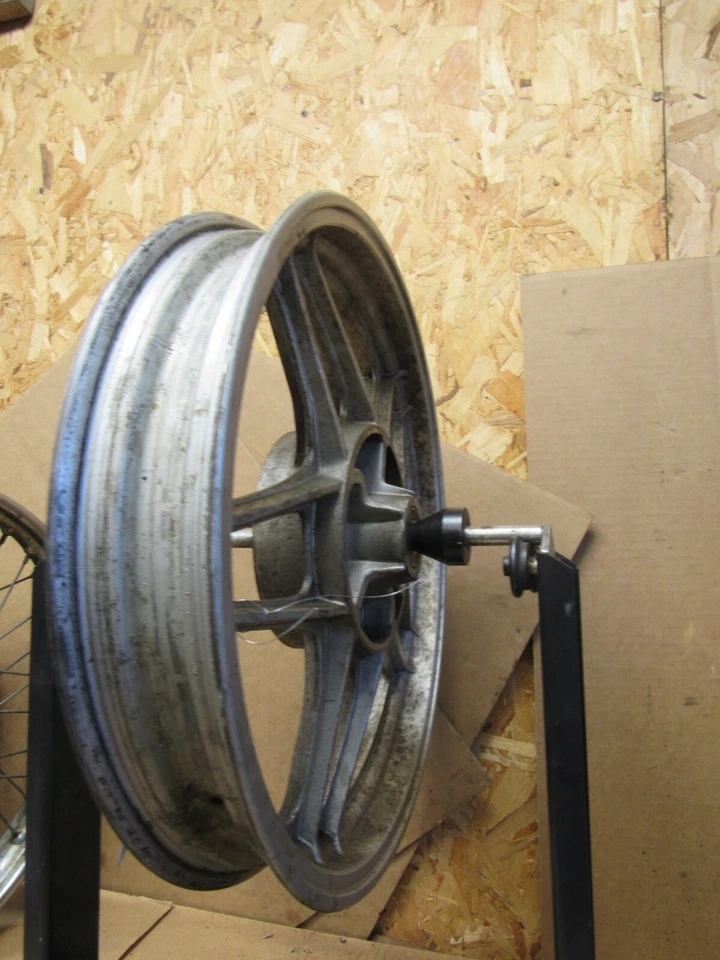 Llanta trasera Moto Guzzi V65 530 1984 GU23630680 Foto 1 de 4