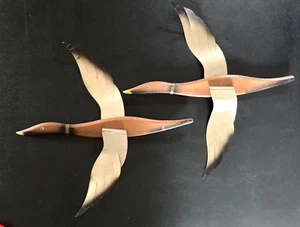 2 MCM Vintage fliegende Enten Gänse Maskentiere Stil Holz & Metall Wandbilder - Bild 1 von 18