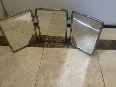 Antiguo tocador colgante Art Deco triple espejo biselado cuero en relieve Foto 1 de 4