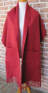Poncho Lafayette 148 NY Rojo Cachemira Bolsillo Chal Flecos Nuevo con Etiquetas 96 pulgadas x 20 8 pulgadas - Imagen 1 de 10