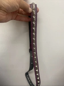 Verdadero Cinturón De Colección Principios De 1980 Cuero Púrpura Tachonado Delgado Punk Nueva Ola Raro - Imagen 1 de 7