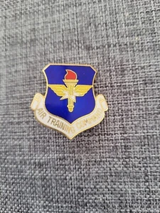 INSIGNIA ESMALTADA COMANDO ENTRENAMIENTO AÉREO - Imagen 1 de 2
