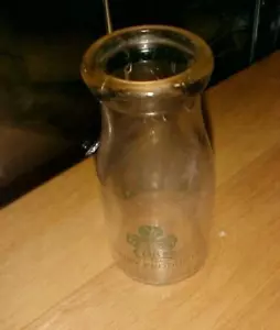Vintage Round Clover Brand Dairy Products One Pint Milk Bottle - Bild 1 von 11