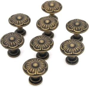 8 Pcs Vintage Antique Brass Knobs - Cabinet Handles - Drawer Knob Pulls, Small S - Picture 1 of 3