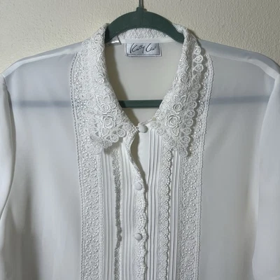 Blusa para mujer Kathy Che talla 16 con adorno de camisa de esmoquin de encaje floral Foto 1 de 4