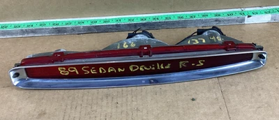 Luz trasera derecha del lado del pasajero Cadillac DeVille 1989-1993 16511369 OEM Foto 1 de 4