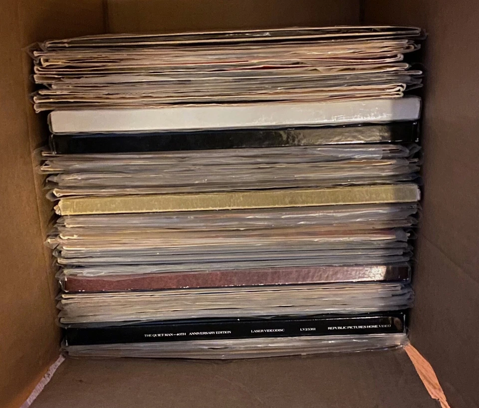 Lot of 38 Laserdiscs_The Texas Chainsaw Massacre_Star Wars_Weird Cartoons. — 第 1/4 张图片