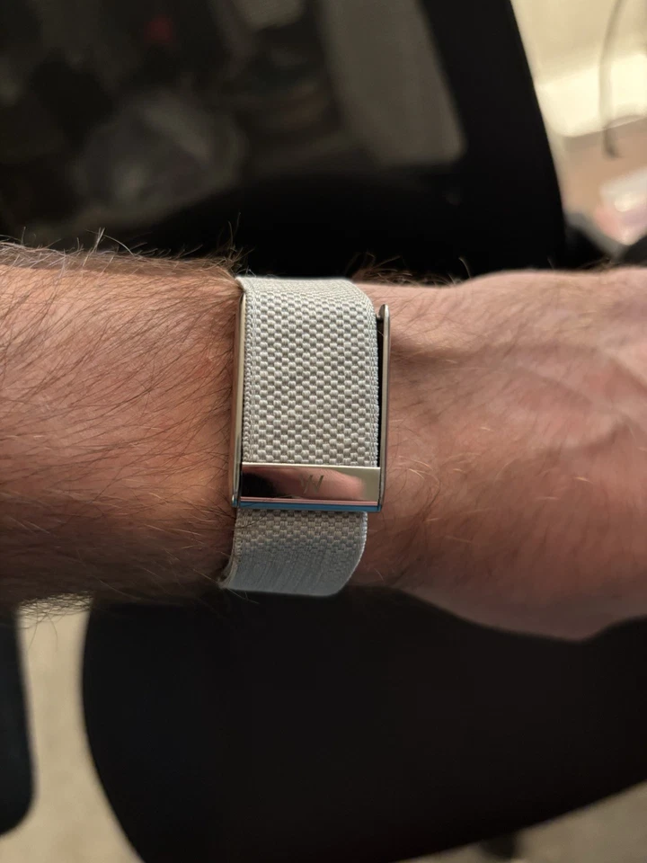 Nueva banda Whoop mg/5.0 (con logotipo) color tostado/duna - broche/eslabón plateado brillante Foto 1 de 3