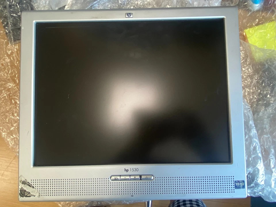 HP L1530 LCD Flat Panel Colour Monitor with Stand - 348998-001 - 331906-002 - Image 1 of 4