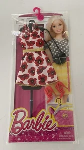 Conjunto de Vestido Barbie Blanco Vestido Rojo Flores Zapatos y Monedero - Imagen 1 de 4