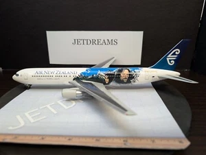 1/200 AIR NEW ZEALAND BOEING 767-300 LORD OF THE RINGS ARAGORN ZK-NCG HERPA - Picture 1 of 9