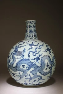 Jarrón MoonFlask de porcelana azul y blanco - Imagen 1 de 12
