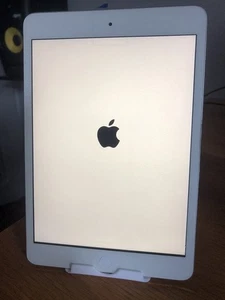 Apple iPad mini 2 7.9 Inch 16GB Wi-Fi - White/Silver - Picture 1 of 6