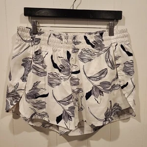 Athleta Print Racer Run Short in Floral Nouveau White Size Large - Picture 1 of 5
