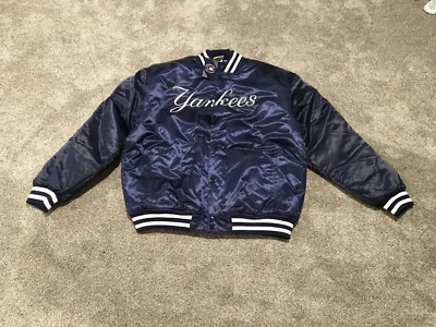 Chaqueta acolchada de satén grande y alta de los New York Yankees Fanatics de peso pesado Foto 1 de 4