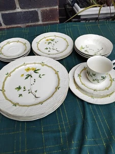 Vintage Mikasa Fine Ivory Royalty 16 Pieces Part Dinnerset - Picture 1 of 7