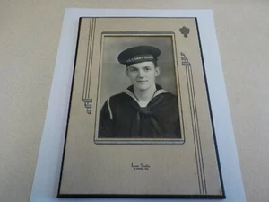 1942 Fotografía de Clase Leone Studio La Grange, Ind Boy Guardia Costera de EE. UU. Art Deco - Imagen 1 de 5