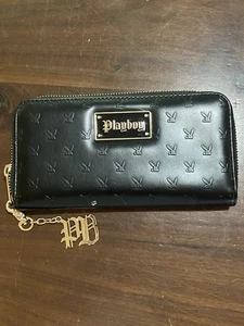 Schwarze Playboy-Geldbörse aus Kunstleder mit geprägtem Logo und PB-Anhänger - Bild 1 von 14