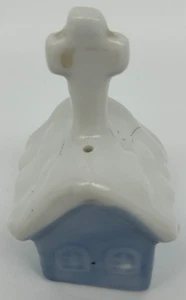 Mini campana de iglesia de Navidad con techo nevado de 3" ~ campana decorativa de porcelana - Imagen 1 de 7