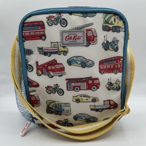 Bolsa de almuerzo aislada para niños Cath Kidston coches camiones moto camión de bomberos blanca - Imagen 1 de 12
