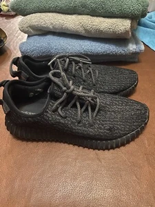 Size 10 - adidas Yeezy Boost 350 Low Pirate Black 2016 - Picture 1 of 10