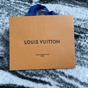 AUTHENTIC LOUIS VUITTON PAPER SHOPPING GIFT BAG 5.5”x 4.5”x 3” - Picture 1 of 3
