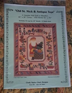 Edredón de pared o medallón Old St. Nick & Antique Toys 26x36 o 66x76 - Imagen 1 de 3