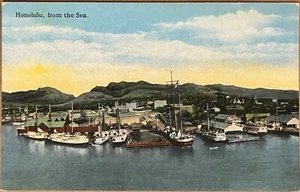Postal de colección de barcos atracados Honolulu Hawaii vista al mar c1910 - Imagen 1 de 6