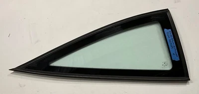 PRE-OWNED 1997-2000 SATURN SC1-2 2 DOOR COUPE PASSENGER SIDE REAR QUARTER GLASS - Image 1 of 3