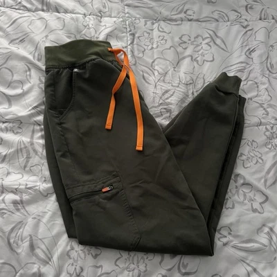 Pantalones Médicos Figs Para Mujer S Verde Musgo Zamora Joggers Cremallera Carga Tiro Alto Enfermera Foto 1 de 4
