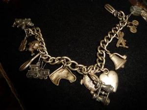 PULSERA CHARM CON 12 DIJES CADENA TONO PLATA 7"" L PULSERA #8/12 - Imagen 1 de 5