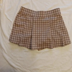 Abercrombie Kids Size 5/6 Tan Skater Skirt NEW Attached Shorts - Picture 1 of 2