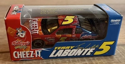 Capuz RCCA 2002 Terry Labonte #5 Cheez-It aberto 1/64 apenas 1584 feito - Imagem 1 de 2