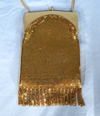 BOLSO MONEDERO DE MALLA METÁLICA DORADA Whiting & Davis de Colección Borde de Flecos Cadena SAKS QUINTA ALETA Foto 1 de 4