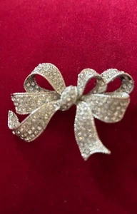 White Gold Plated NEW Crystal Ribbon Brooch (UK Royal Collection) - Picture 1 of 7