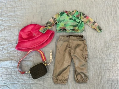 Traje American Girl Kavi Meet. Sombrero y monedero. Niña del año 2019. Usado en excelente estado, sin caja. Foto 1 de 4