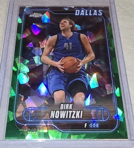 Dirk Nowitzki 2024-25 Topps rifrattore ghiaccio crepato verde cromato #d/99 Mavericks - Foto 1 di 7