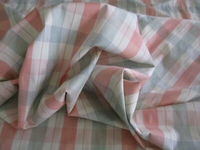 Tela de tapicería Moire de tafetán a cuadros de seda verde melocotón - Precio de venta sugerido por el fabricante $200 por yarda Foto 1 de 4