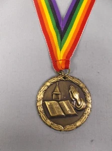 manos de oración oro religión medalla arco iris cuello cortina 2" diámetro - Imagen 1 de 1
