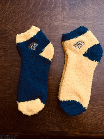 NEW!! Women's For Bare Feet Nashville Predators 2-Pack Team Sleep Soft Socks Cover