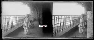 Fillette, paysage, Plaque verre photo stéréo, négatif noir & blanc 4,5x10,7 cm - Picture 1 of 2