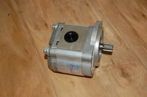 Genuine JCB 353/04344 Gear Pump/ Pump Assy, Joyang 10cc-L - Picture 1 of 9
